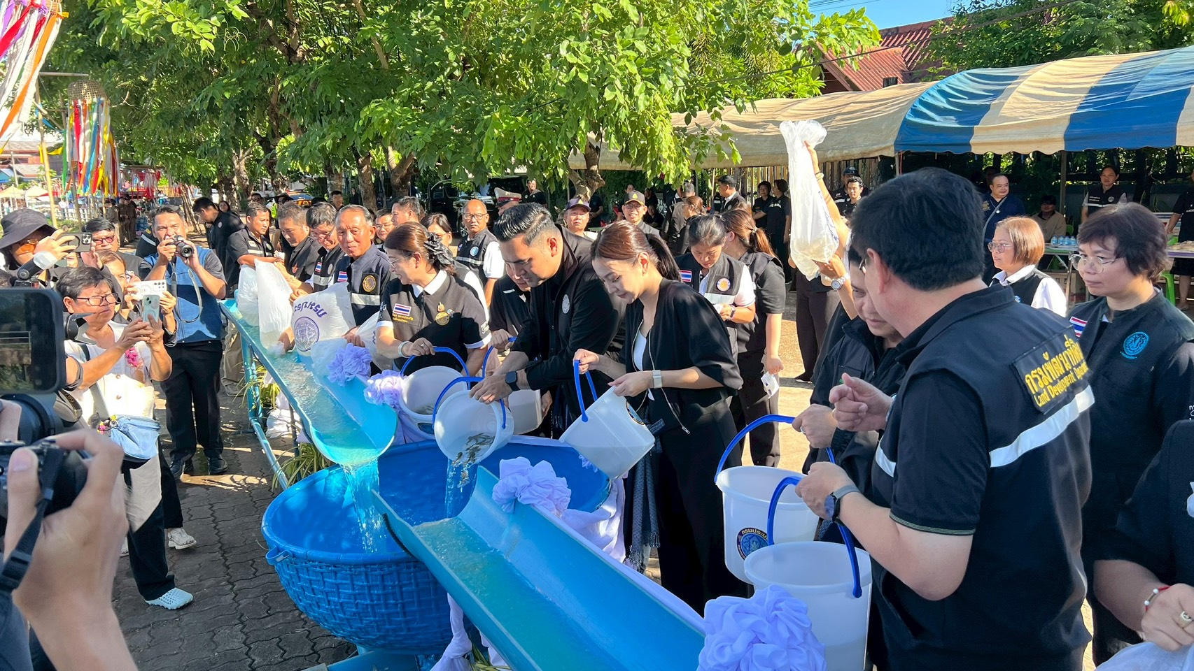 title - รองเลขาธิการ ส.ป.ก.ร่วมงาน ‘ประมงร่วมอาสาพาปลากลับบ้าน’ ประจำปี 2569 พร้อมลงพื้นที่กลุ่มปลูกหม่อนเลี้ยงไหมอุตสาหกรรม บ้านด่านตึง จ.สกลนคร